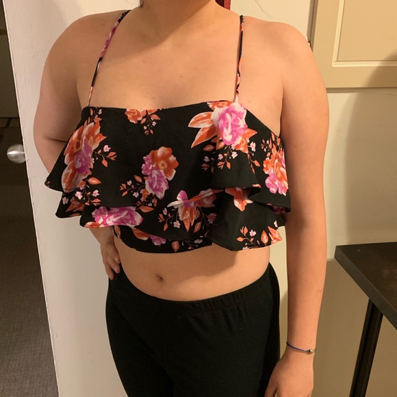Tularosa Tops - 🌸 5/$20 Sale TulaRosa Ruffled String Crop Top